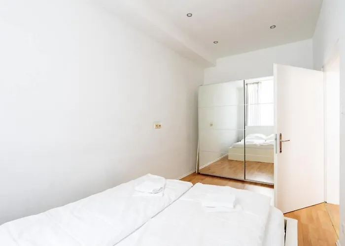 Spacious Near Center * ウィーン