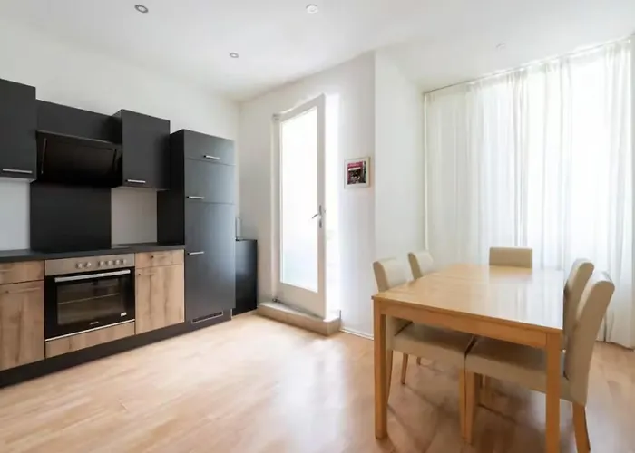 Spacious Near Center *
